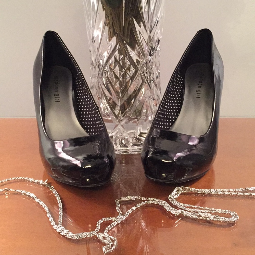 Madden girl Steve Madden 🌹 patent heel pump shoe.